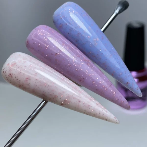 Elise Braun - Flakes Base 03. light blue with pink melting flakes. 10 ml - כאבר בייס פלקס 03 - Image 2
