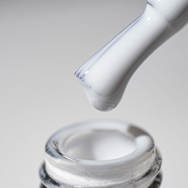 Kira Nails Liquid Gel 002, 15 ml - ג'ל לבנייה נוזלי בבקבוק 15 מל 002 - Image 3