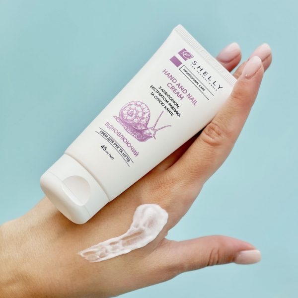 Shelly - HAND AND NAIL CREAM WITH ALLANTOIN, SNAIL EXTRACT AND SHEA BUTTER 45 ML - קרם ידיים וציפורניים עם אלנטואין, תמצית שבלול וחמאת שיאה 45 מ"ל - Image 2