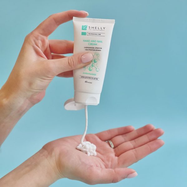 Shelly - CREAM FOR HANDS AND NAILS WITH KERATIN, SILVER AND ARNICA EXTRACT 45 ML - קרם לידיים וציפורניים עם תמצית קרטין, כסף וארניקה 45 מ"ל - Image 2