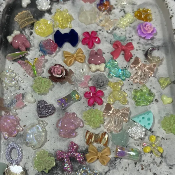 3D decor for nail 50 pcs (random) - סט תלת מימד קישוטים לציפורניים מיקס 50 יחידות - Image 2