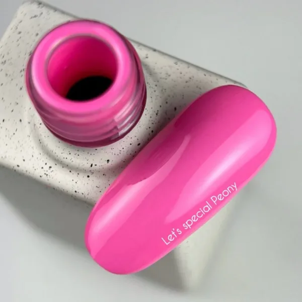 NAILSOFTHEDAY - Let's special gel polish, spring 2025 - 199 Peony теплий насичений рожевий гель–лак для нігтів, що перекриває в один шар, 10 мл - Image 2