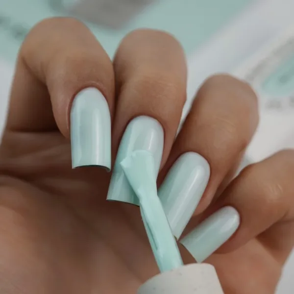 NAILSOFTHEDAY - May 2025 Effortless - колір місяця вибілений холодний м’ятний, що перекривається в один шар, 10 мл  - Image 3