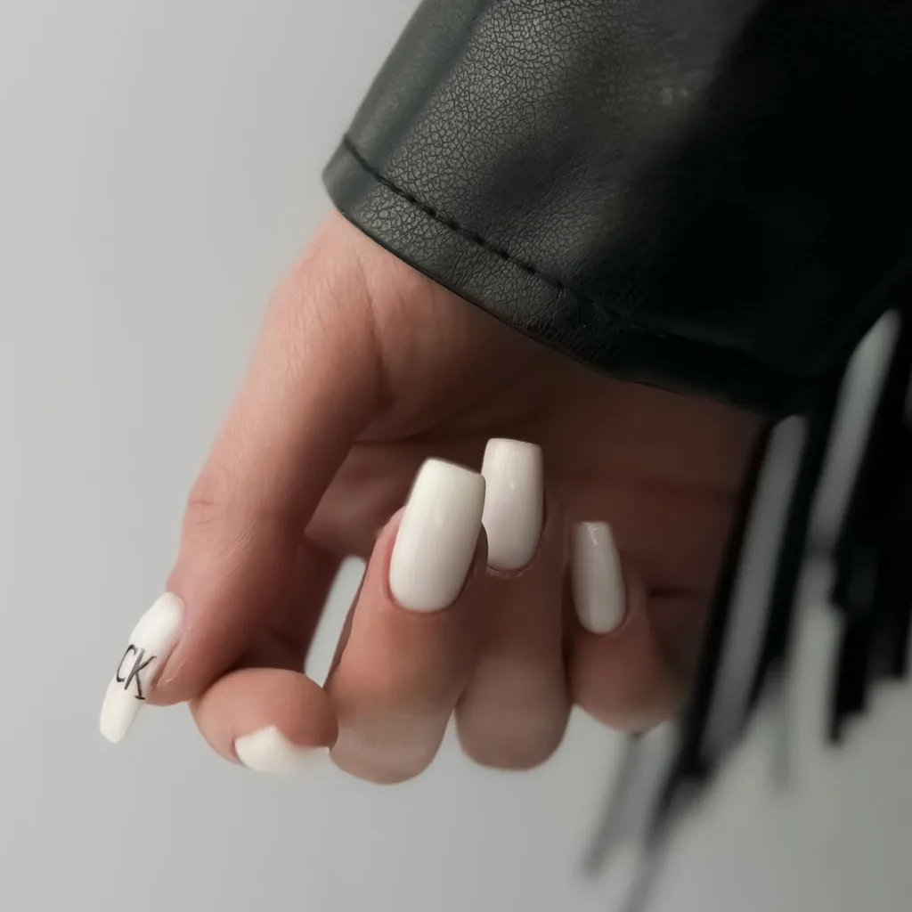 NAILSOFTHEDAY - Milky top – ніжно-молочний топ без липкого шару для нігтів, 10 мл - Зображення 4